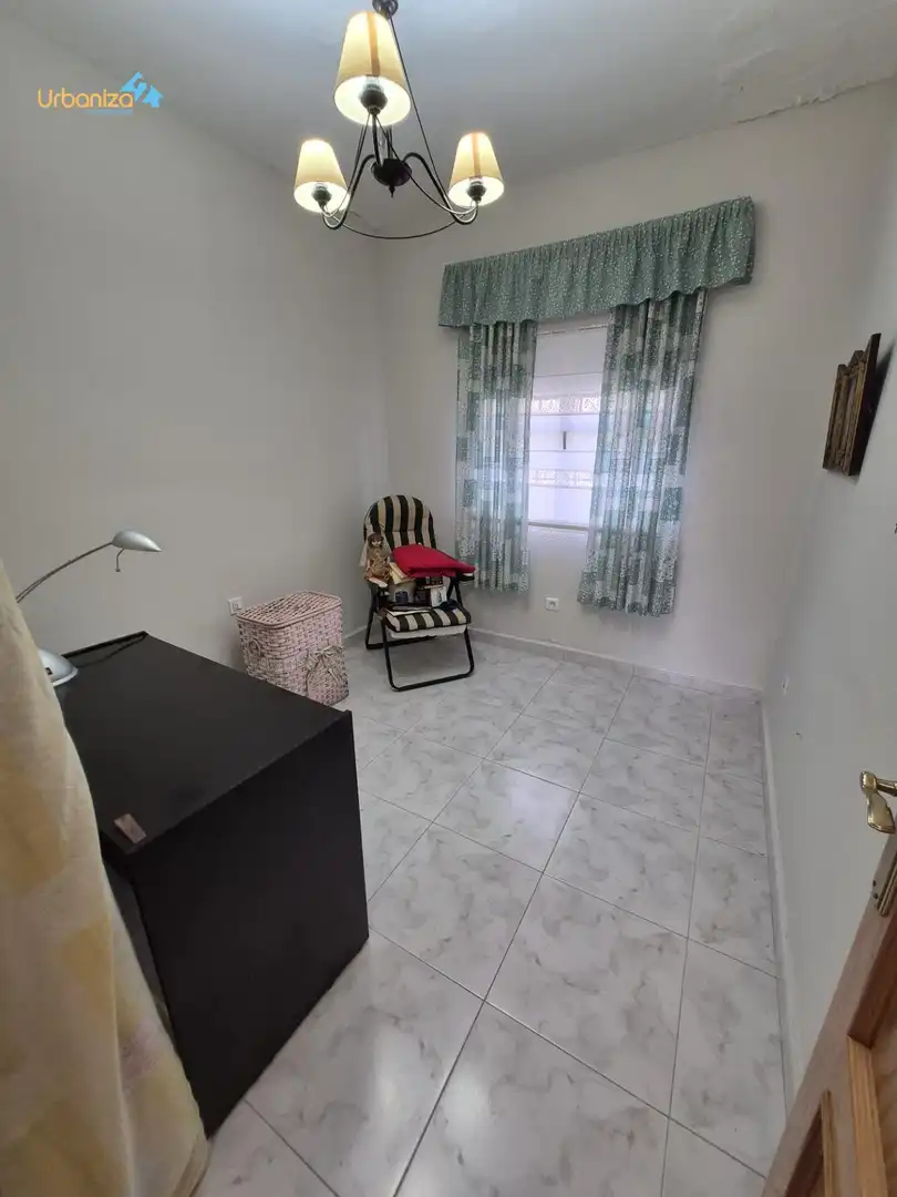 Habitación de Casa adosada en venta en Badajoz con Calefacción, Terraza y Trastero