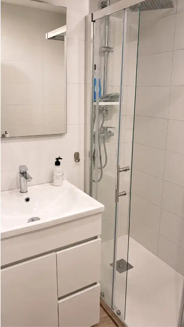 Baño de Piso de alquiler en Santander con Calefacción, Terraza y Amueblado