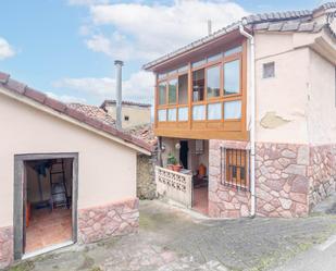 Vista exterior de Casa o xalet en venda en Riosa amb Terrassa