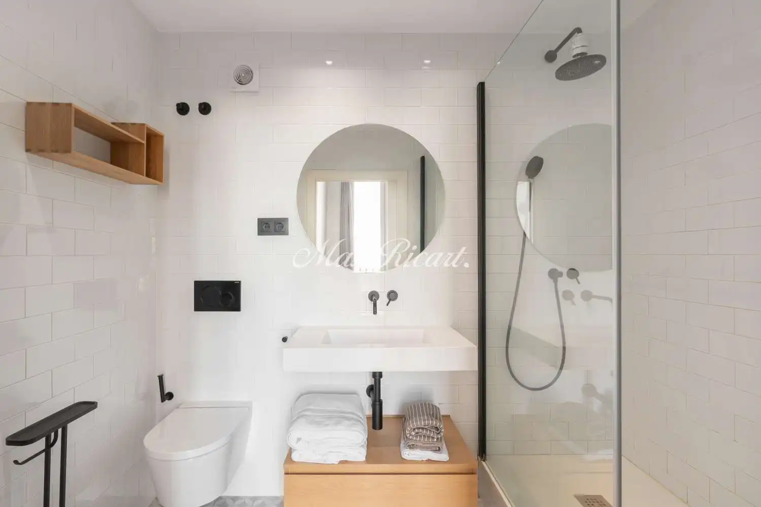 Bathroom of Flat for rent in Barcelona  with Air Conditioner, Heating and Terrace
