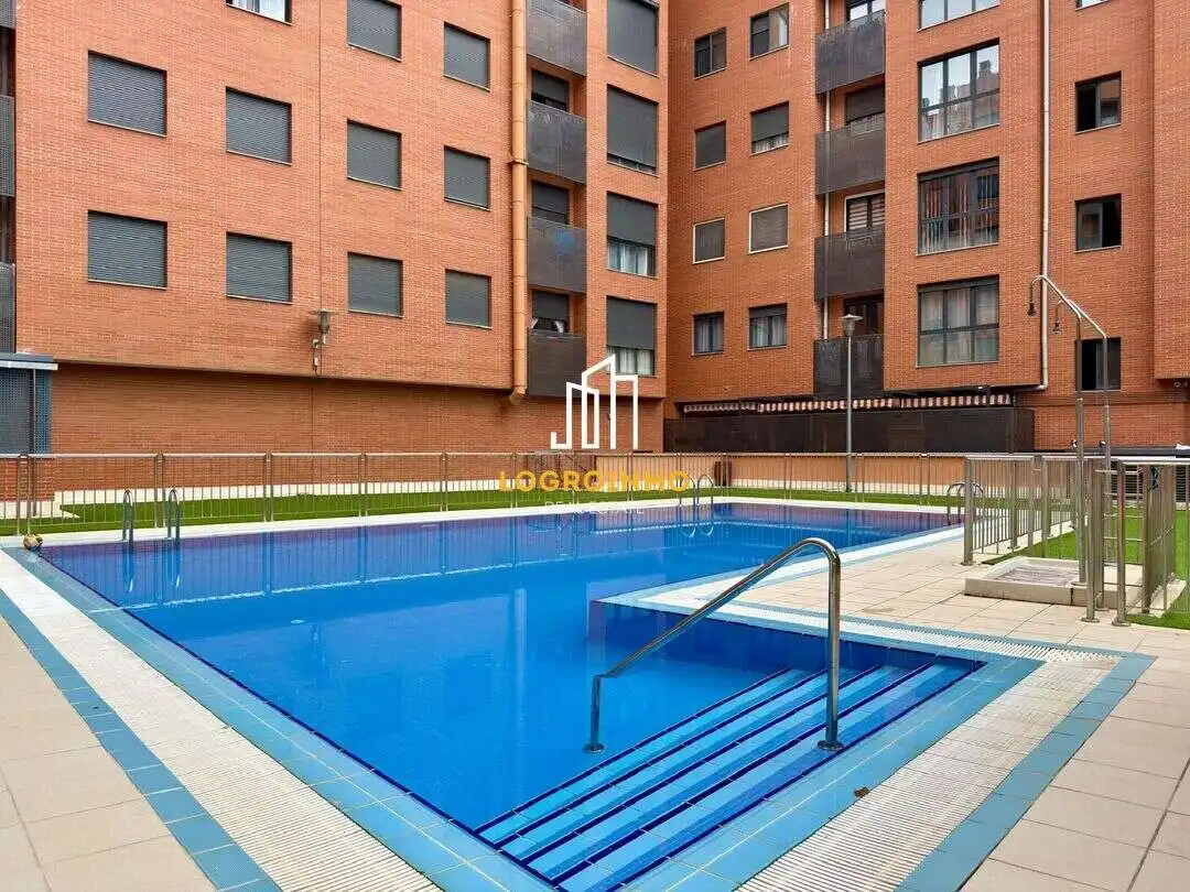 Piscina de Pis en venda en  Logroño amb Aire condicionat, Calefacció i Traster