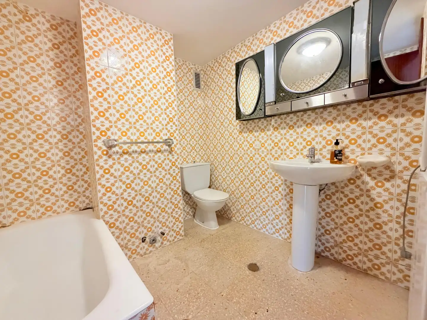 Bathroom of Flat for sale in Avilés  with Heating, Parquet flooring and Furnished
