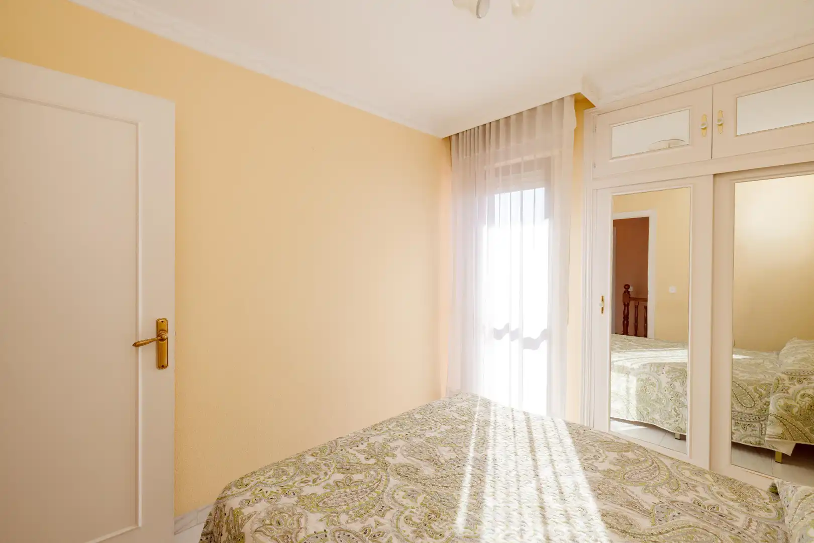 Dormitori de Casa adosada en venda en Marbella amb Jardí privat, Terrassa i Traster