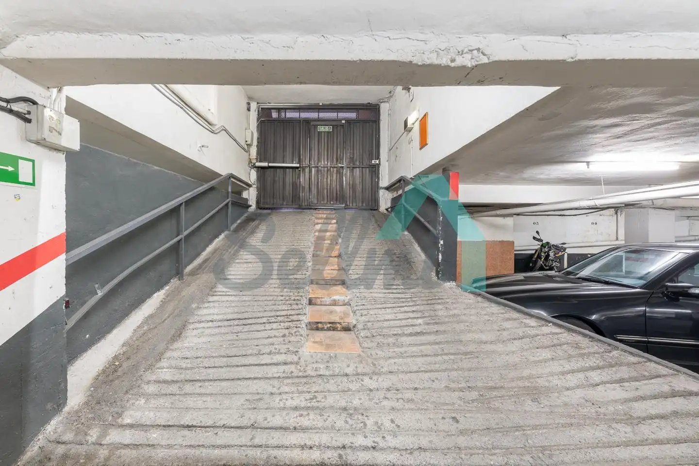 Parking de Piso en venta en Oviedo  con Calefacción, Parquet y Terraza