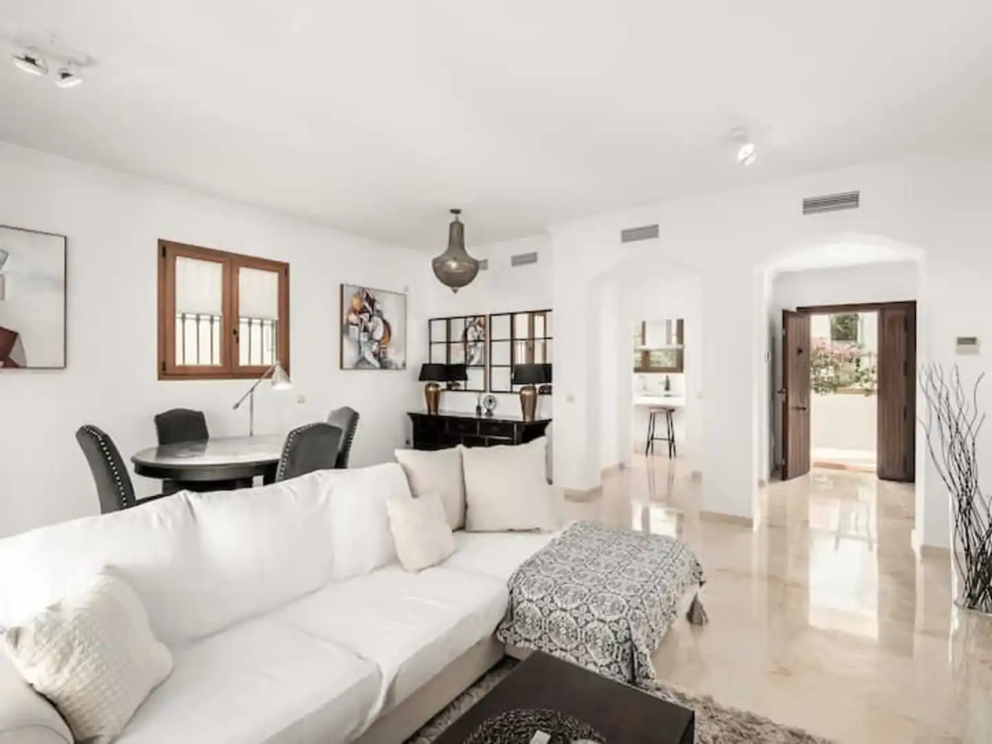 Living room of Houses for rent in Estepona  with Air Conditioner, Terrace and Swimming Pool