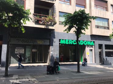 Locale commerciale in affitto a Sabino Arana Etorbidea
