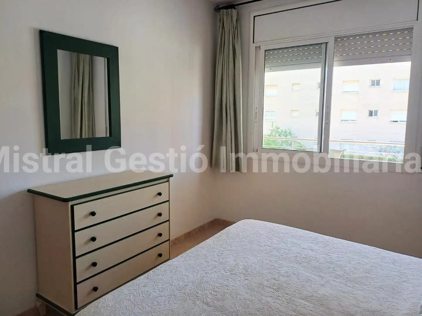 Dormitori de Pis de lloguer en Calafell amb Aire condicionat, Terrassa i Moblat