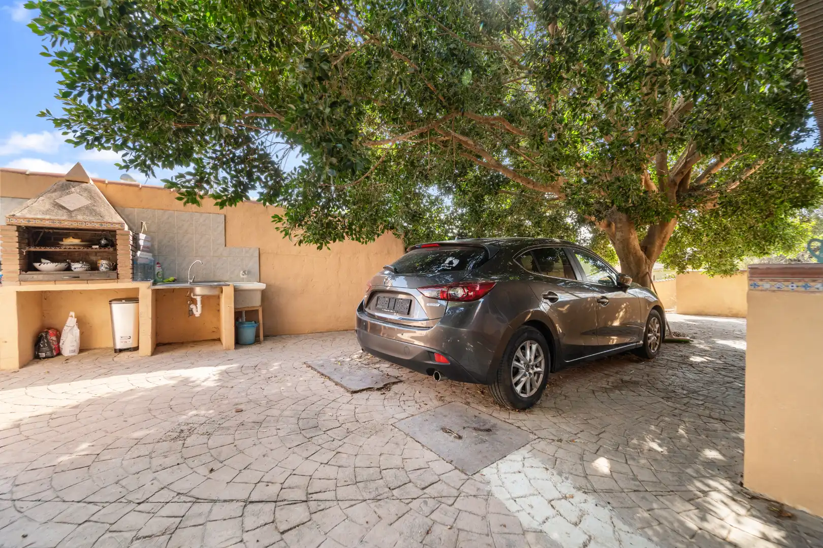 Aparcament de Finca rústica en venda en Mijas amb Jardí privat i Piscina