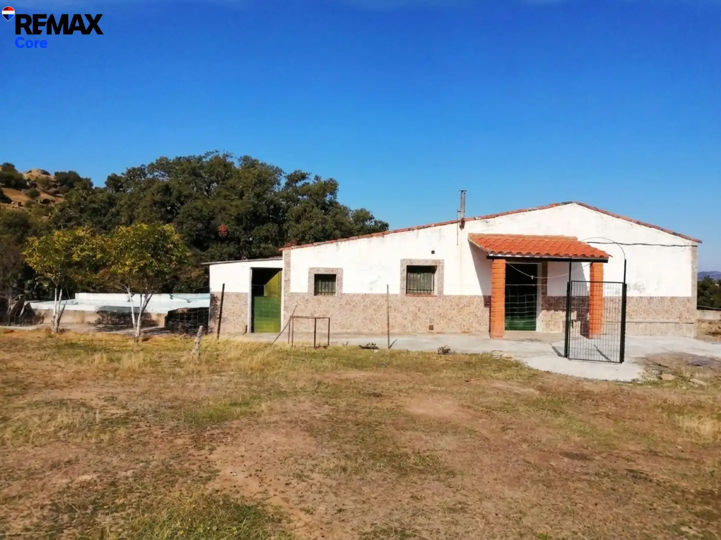 Vista exterior de Casa o chalet en venta en San Vicente de Alcántara con Piscina y Amueblado