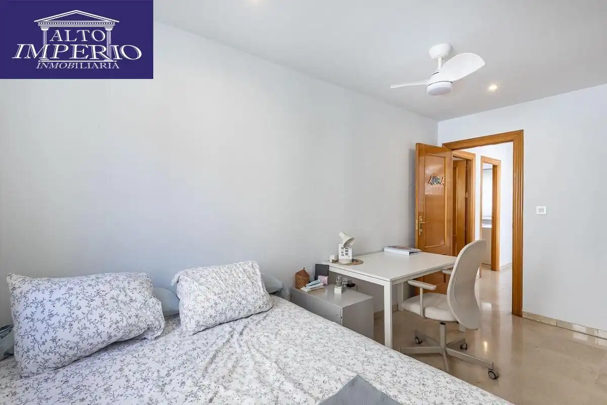 Habitación de Casa o chalet en venta en Granada con Calefacción y Terraza
