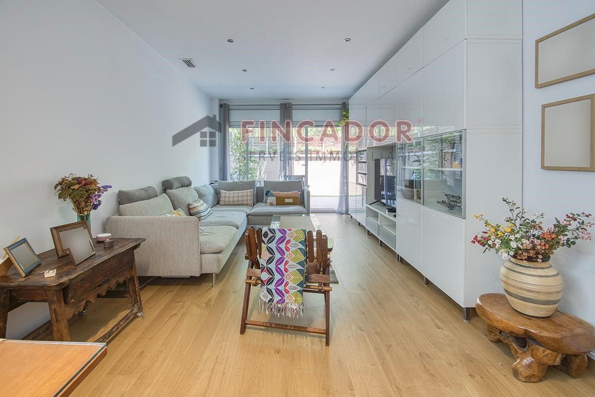 Living room of Flat for sale in  Barcelona Capital  with Air Conditioner, Heating and Private garden