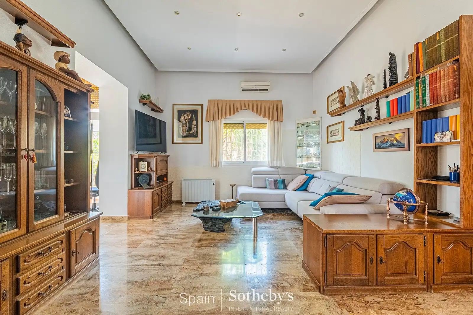 Sala d'estar de Casa o xalet en venda en Barcelona amb Aire condicionat, Calefacció i Jardí privat