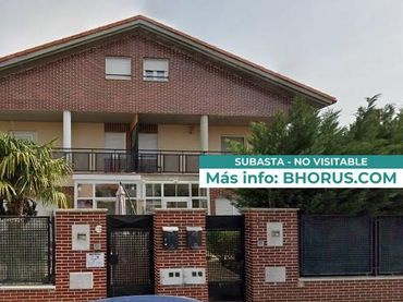 Casa con jardín en venta en ABEDUL 5