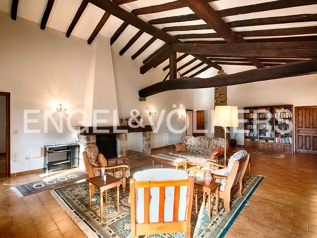 Casa rústica amb terrassa en venda a Cabanelles, imagen 15