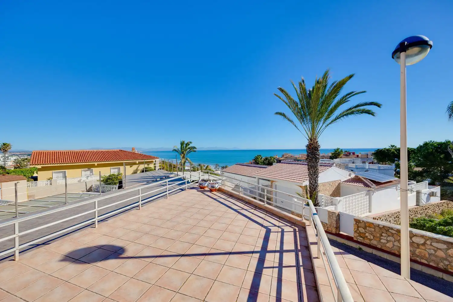 Terraza de Casa adosada en venta en Torrevieja con Aire acondicionado, Calefacción y Jardín privado