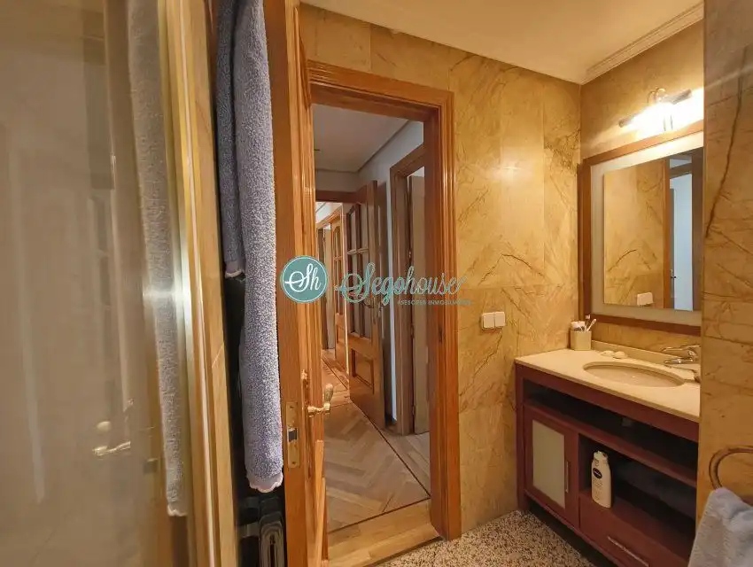 Baño de Piso de alquiler en Segovia con Calefacción y Parquet