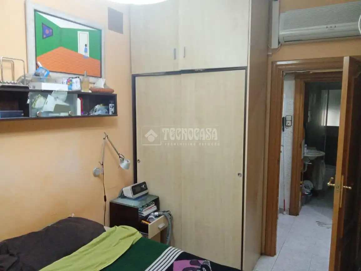 Bedroom of Flat for sale in Zaragoza  with Air Conditioner, Heating and Alarm