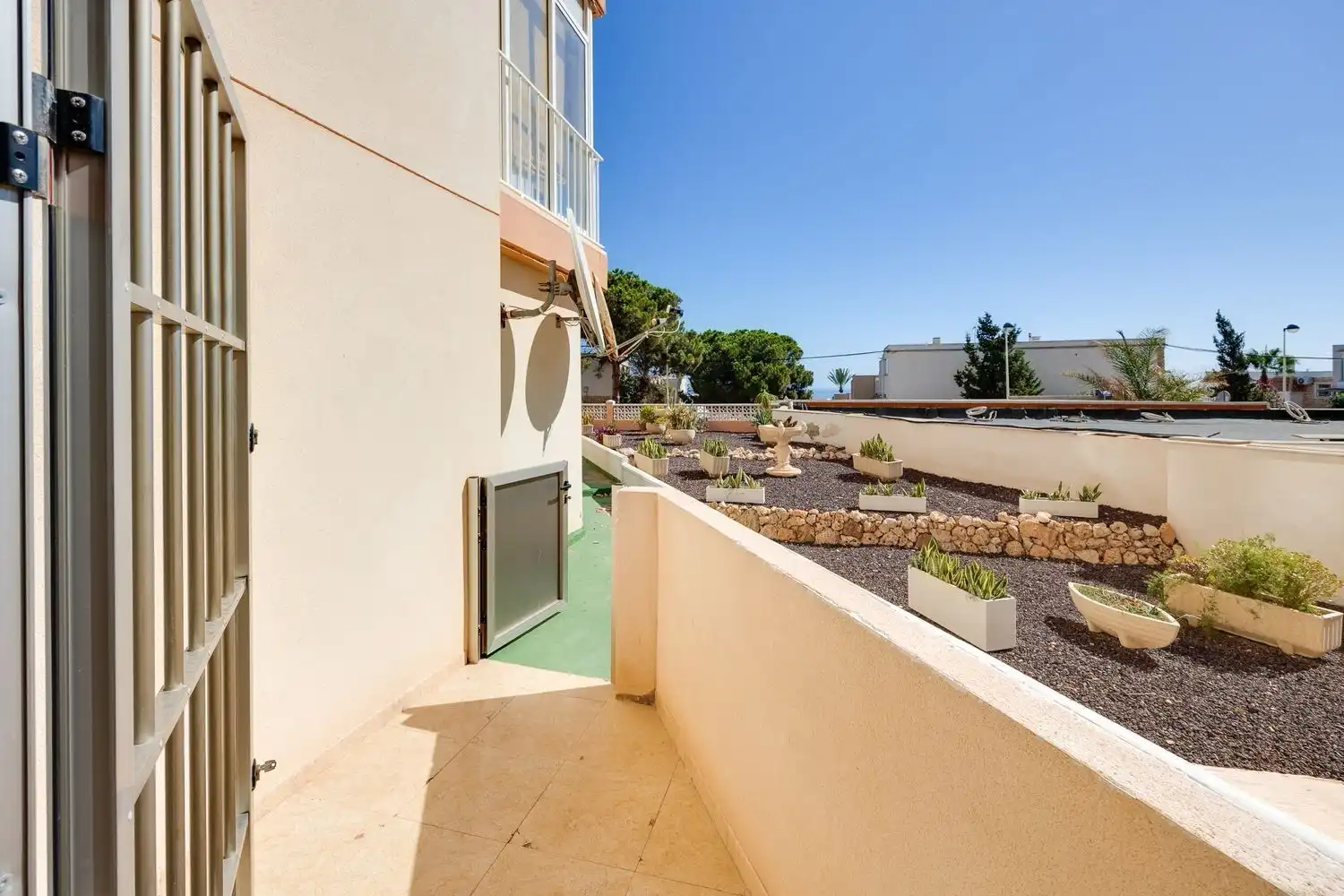 Terraza de Apartamento de alquiler en Torrevieja con Amueblado, Lavadora y Microondas