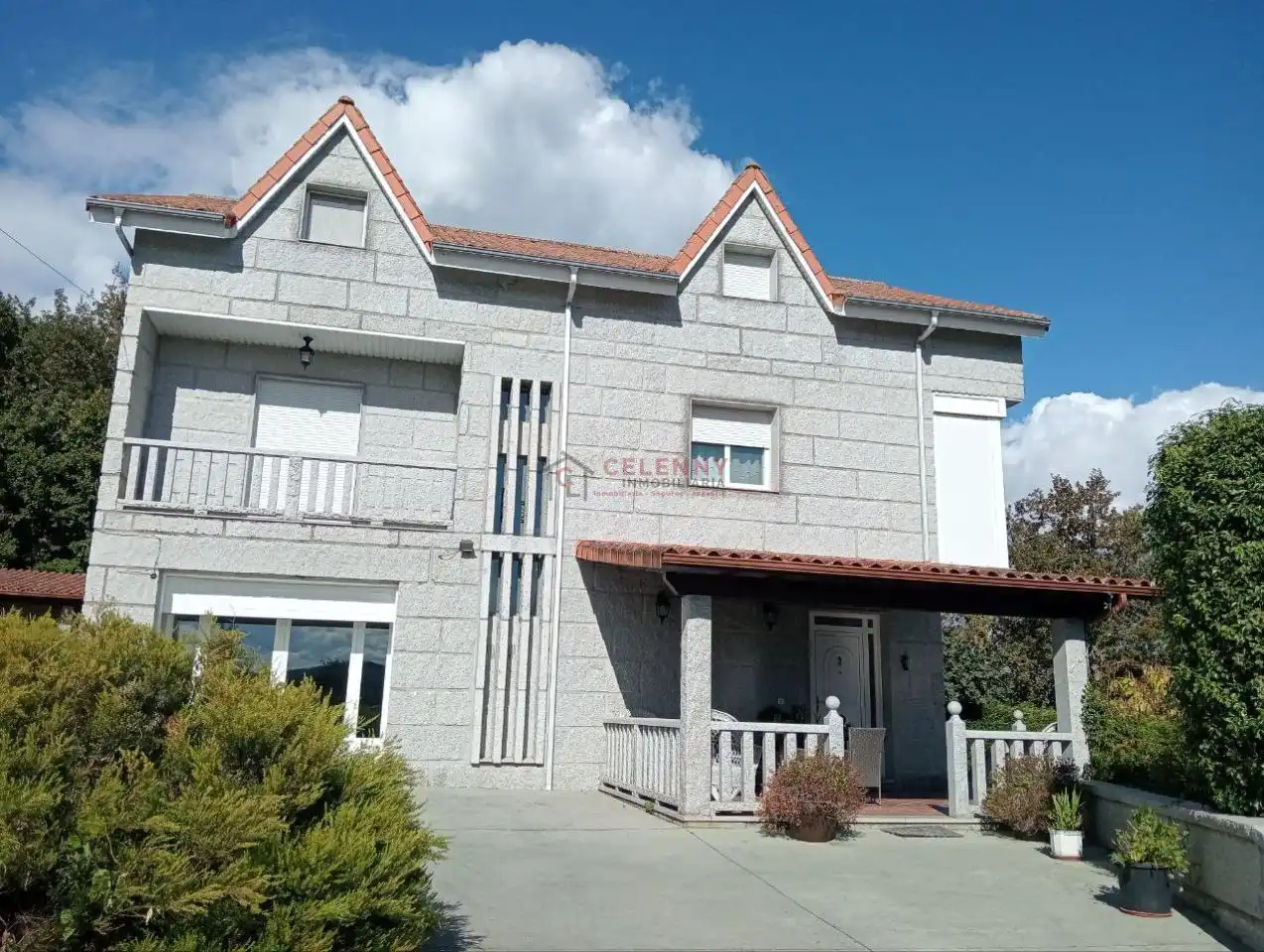 Exterior view of Houses for sale in Toén  with Heating, Private garden and Terrace