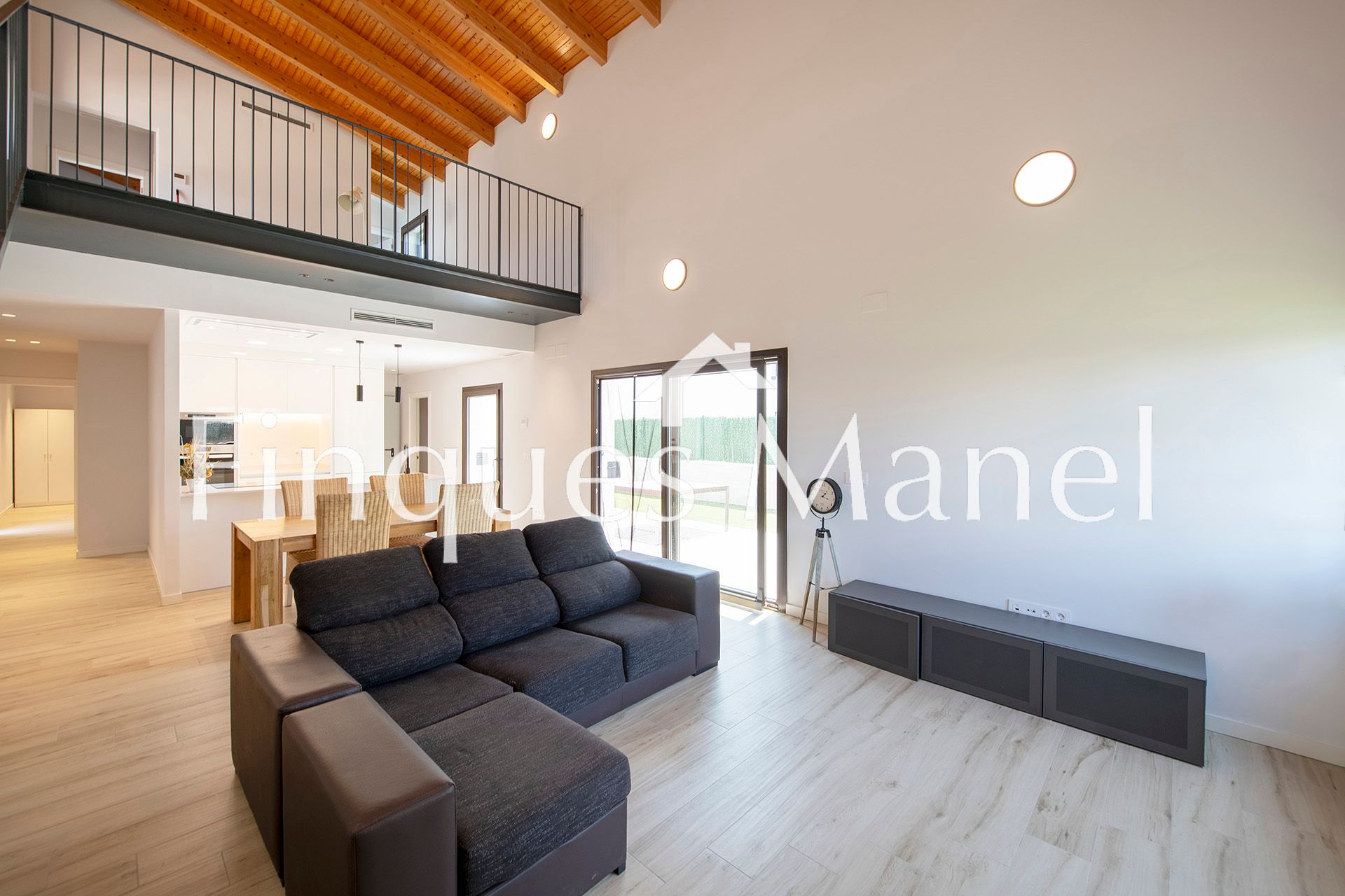 Sala d'estar de Casa o xalet en venda en Vilamacolum amb Aire condicionat, Calefacció i Jardí privat