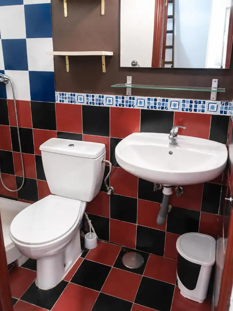 Baño de Piso en venta en Madrid con Amueblado, Lavadora y Microondas