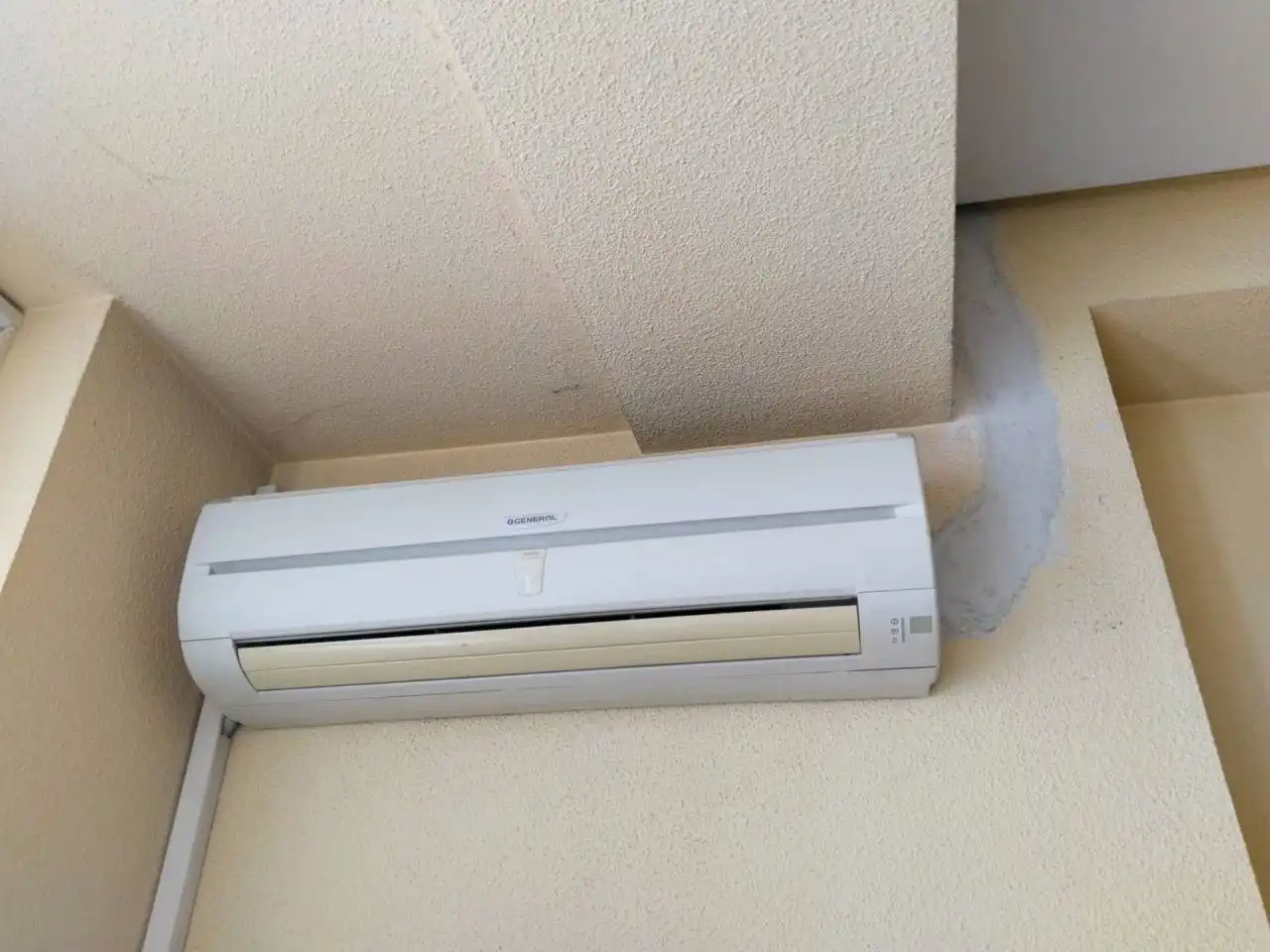 Terrasse von Büro zur Miete in Burgos mit Klimaanlage