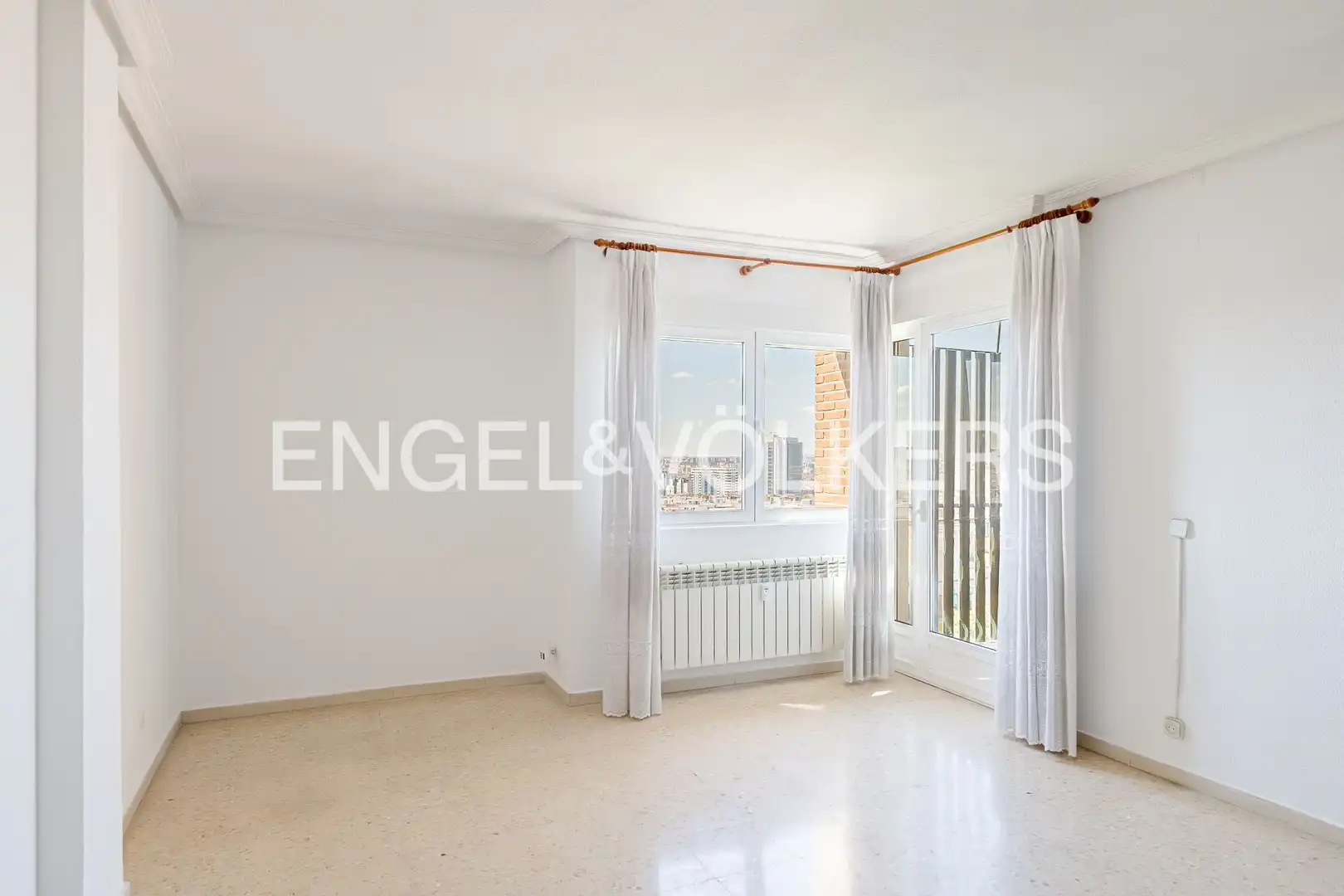 Living room of Flat for sale in Madrid  with Air Conditioner, Heating and Terrace