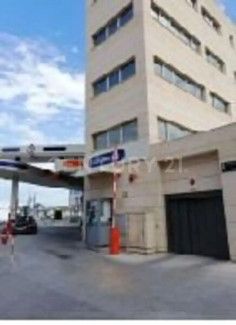 Parkplatz zur Miete in Avenida Juana Jugan 26, imagen 2