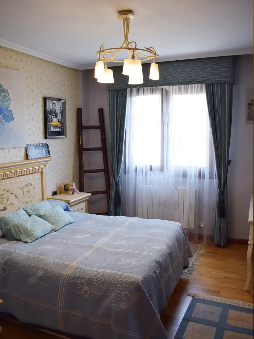 Habitación de Casa adosada en venta en Lardero con Aire acondicionado, Calefacción y Terraza