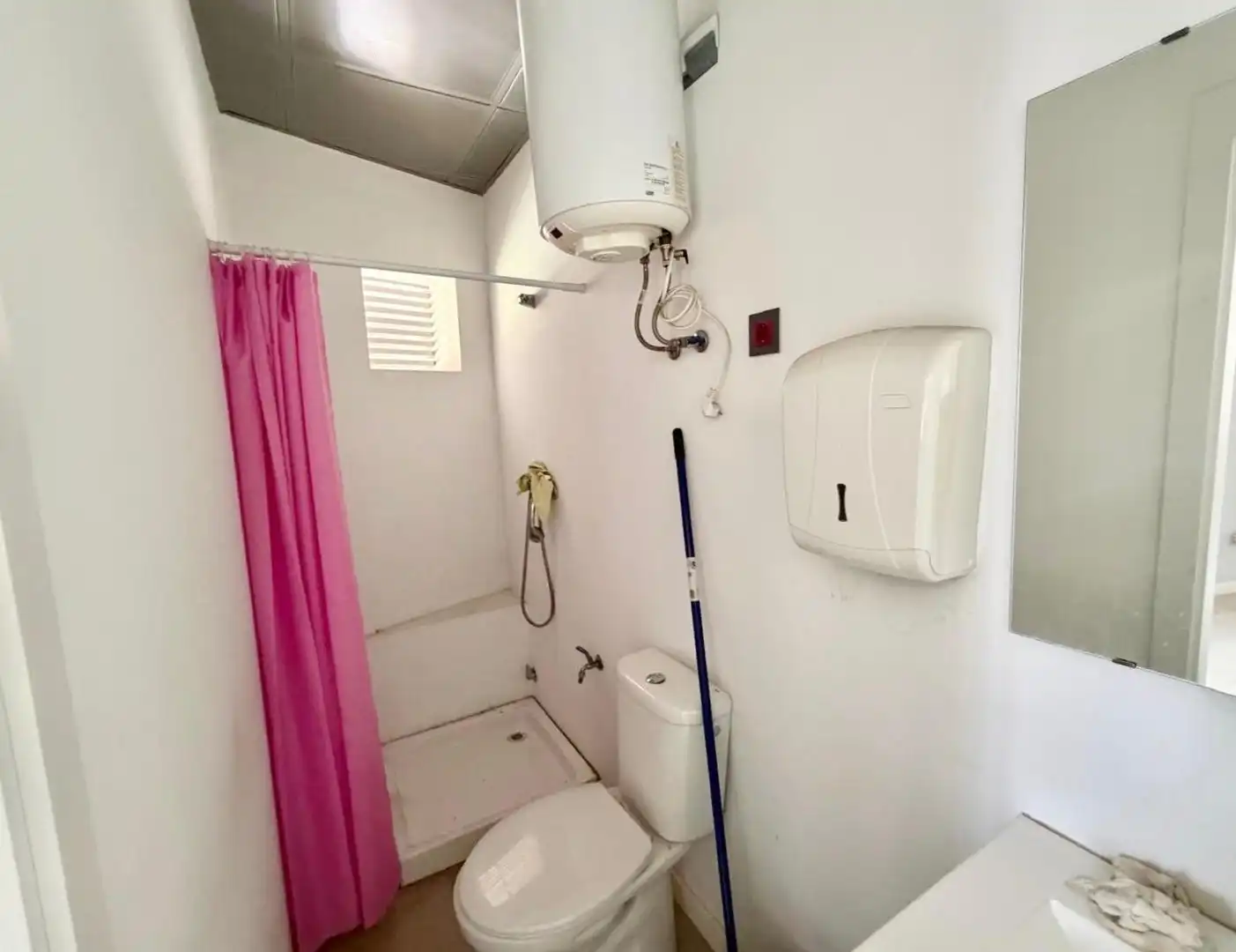 Baño de Nave industrial de alquiler en Alaquàs