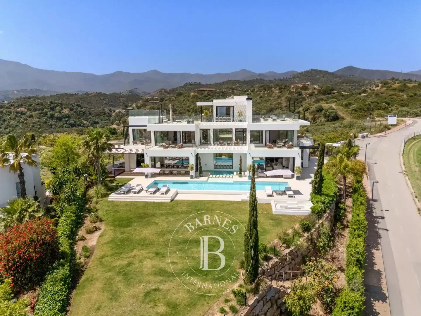 Vista exterior de Casa o xalet de lloguer en Estepona amb Aire condicionat, Calefacció i Piscina