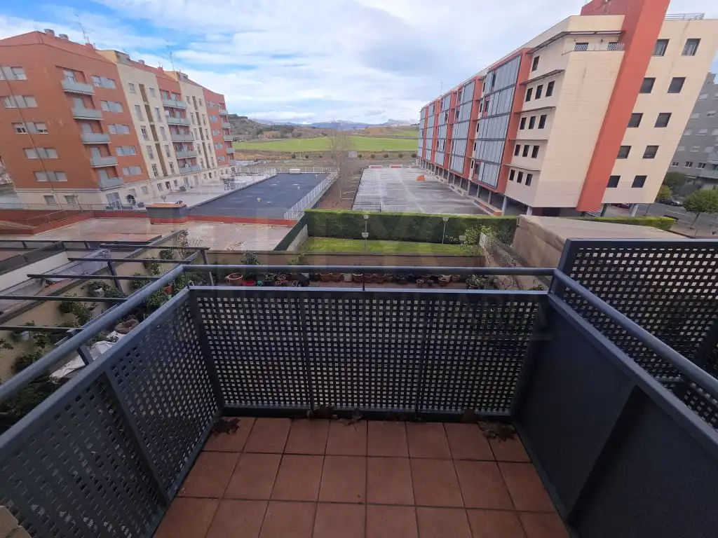 Terrasse von Wohnungen zum Verkauf in  Logroño mit Heizung, Terrasse und Schwimmbad