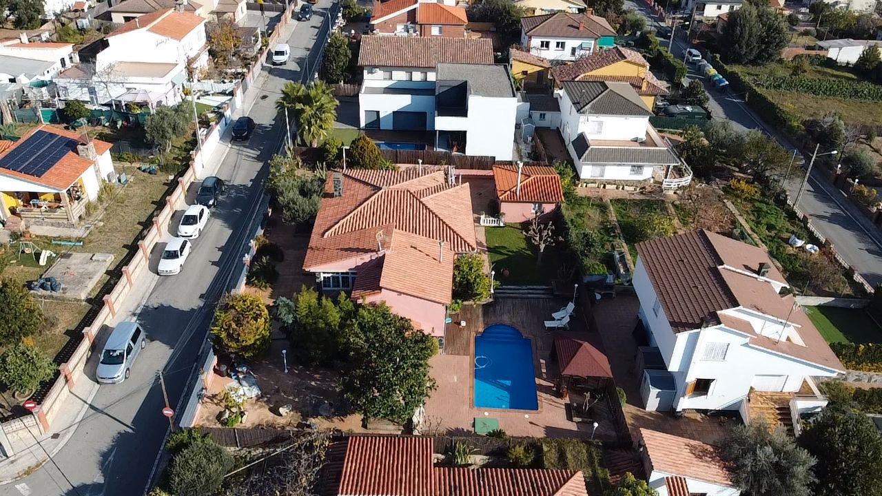 Vista exterior de Casa o xalet en venda en Cànoves I Samalús amb Calefacció, Traster i Piscina