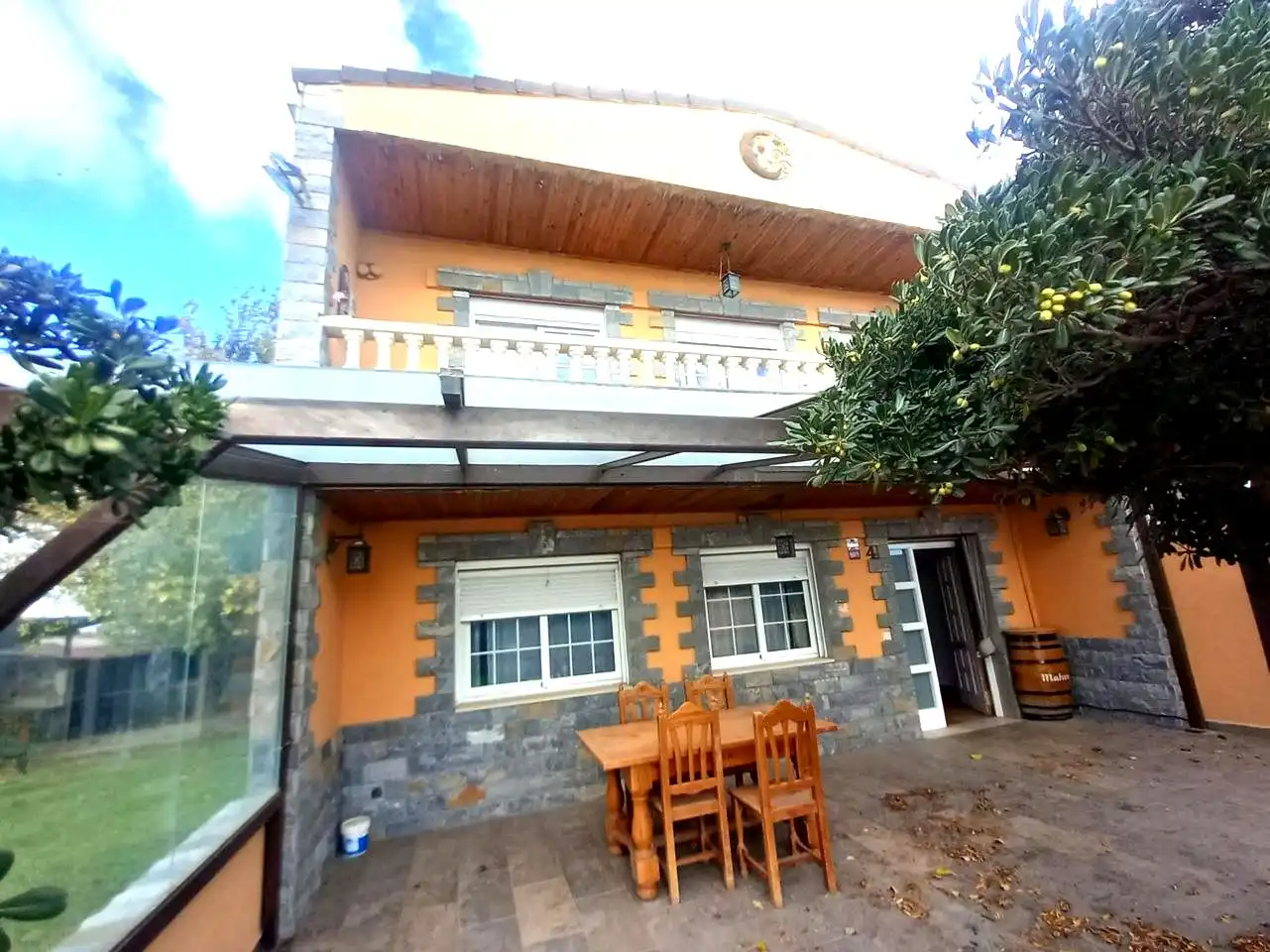 Vista exterior de Casa o xalet en venda en Zaragoza amb Aire condicionat, Calefacció i Jardí privat
