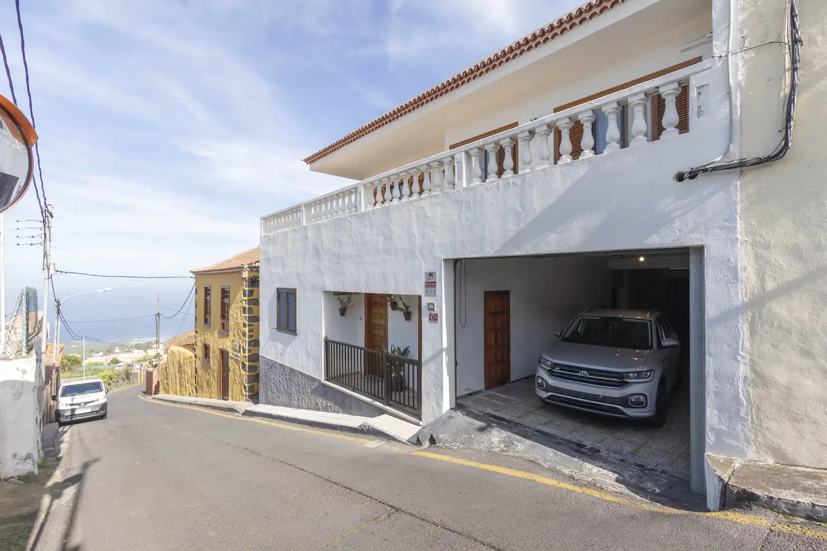 Vista exterior de Casa o xalet en venda en Icod de los Vinos amb Aire condicionat, Jardí privat i Terrassa