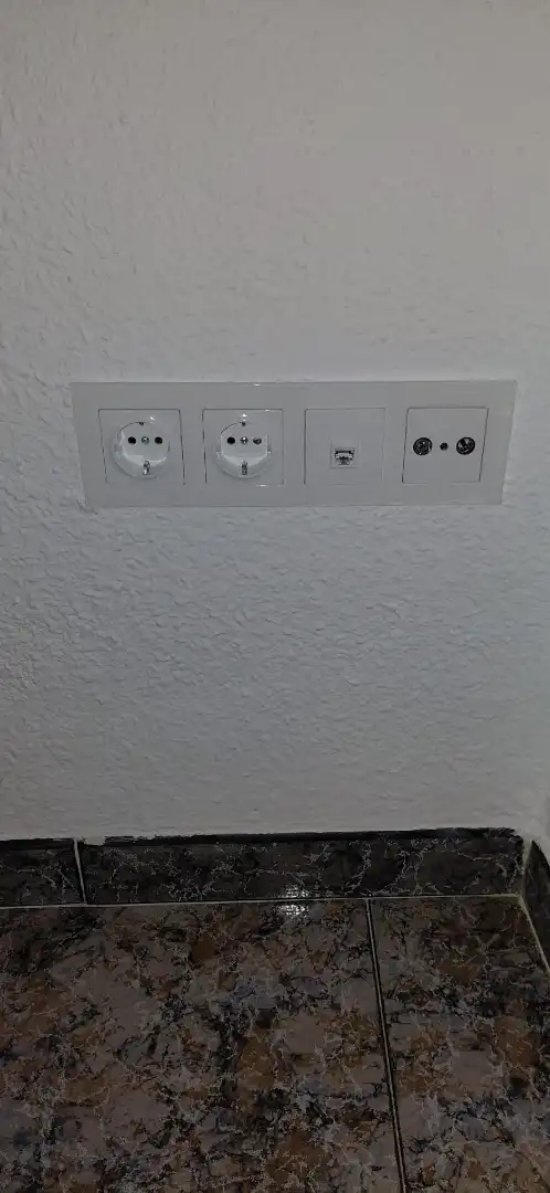 Bathroom of Flat for rent in Granada  with Furnished, Oven and Washing machine