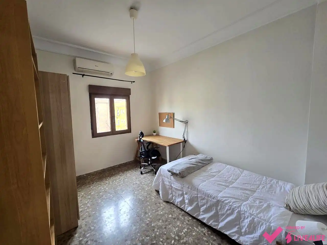 Bedroom of Flat for rent in Sevilla  with Air Conditioner, Terrace and Furnished