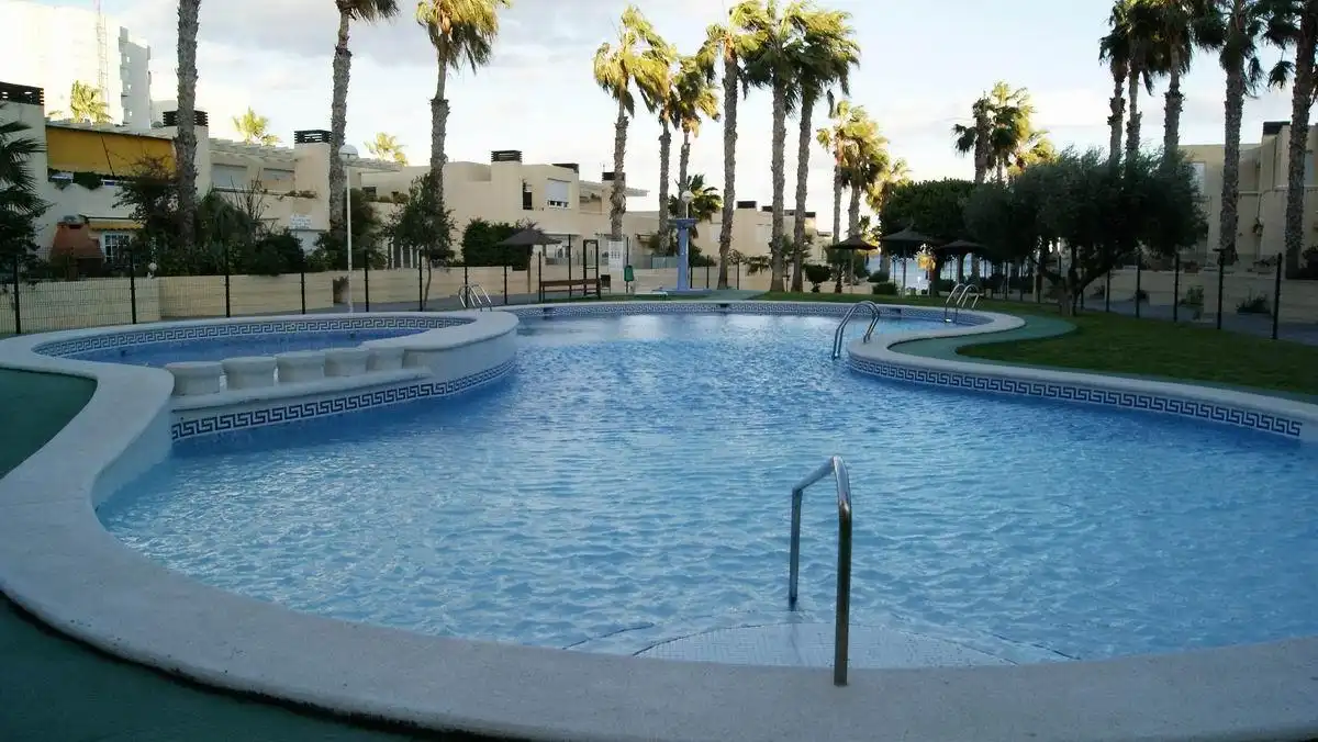 Piscina de Casa adosada de lloguer en Alicante / Alacant amb Aire condicionat, Calefacció i Jardí privat
