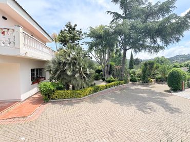 Casa con balcón en venta en Carrer de Mozart