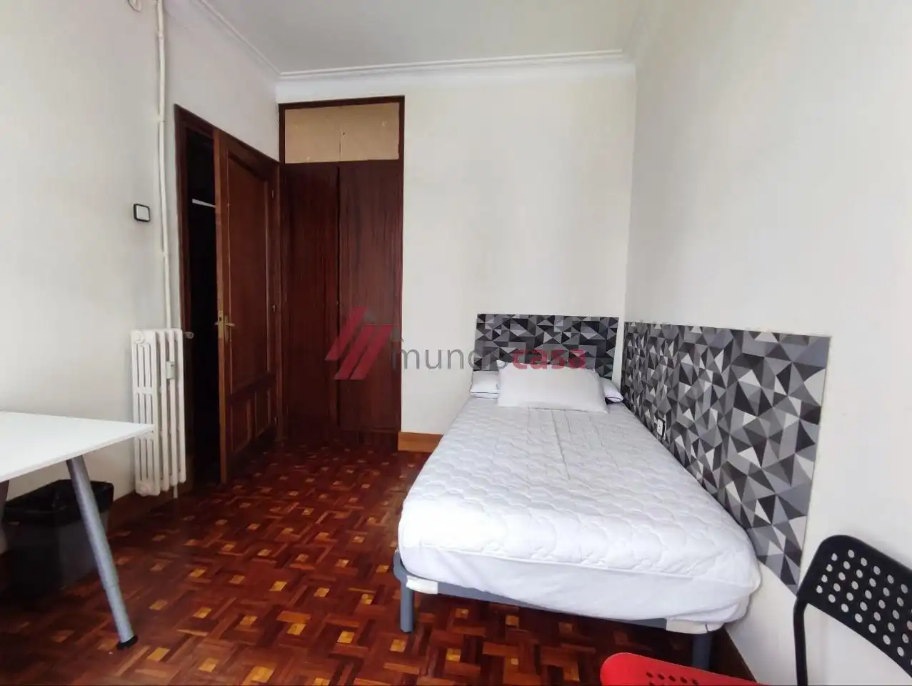Habitación de Piso para compartir en Ferrol con Calefacción, Parquet y Amueblado