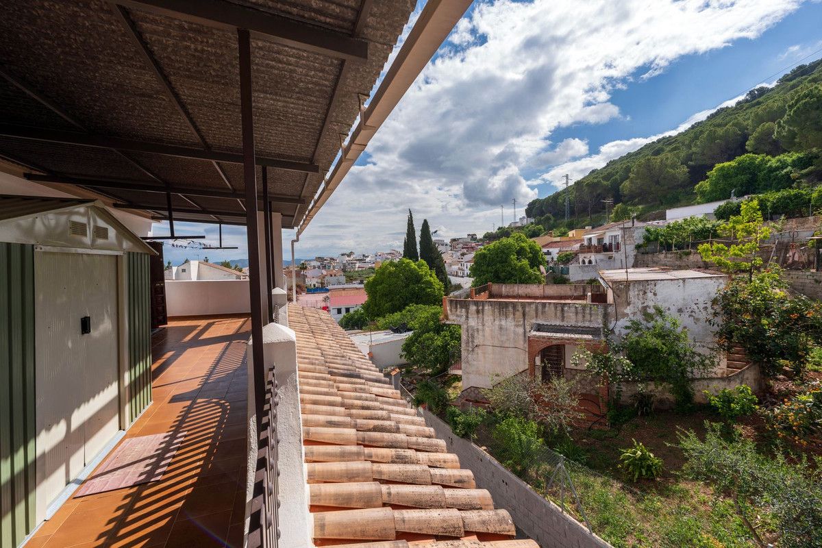 Vista exterior de Casa adosada en venda en Alhaurín El Grande amb Aire condicionat, Calefacció i Terrassa