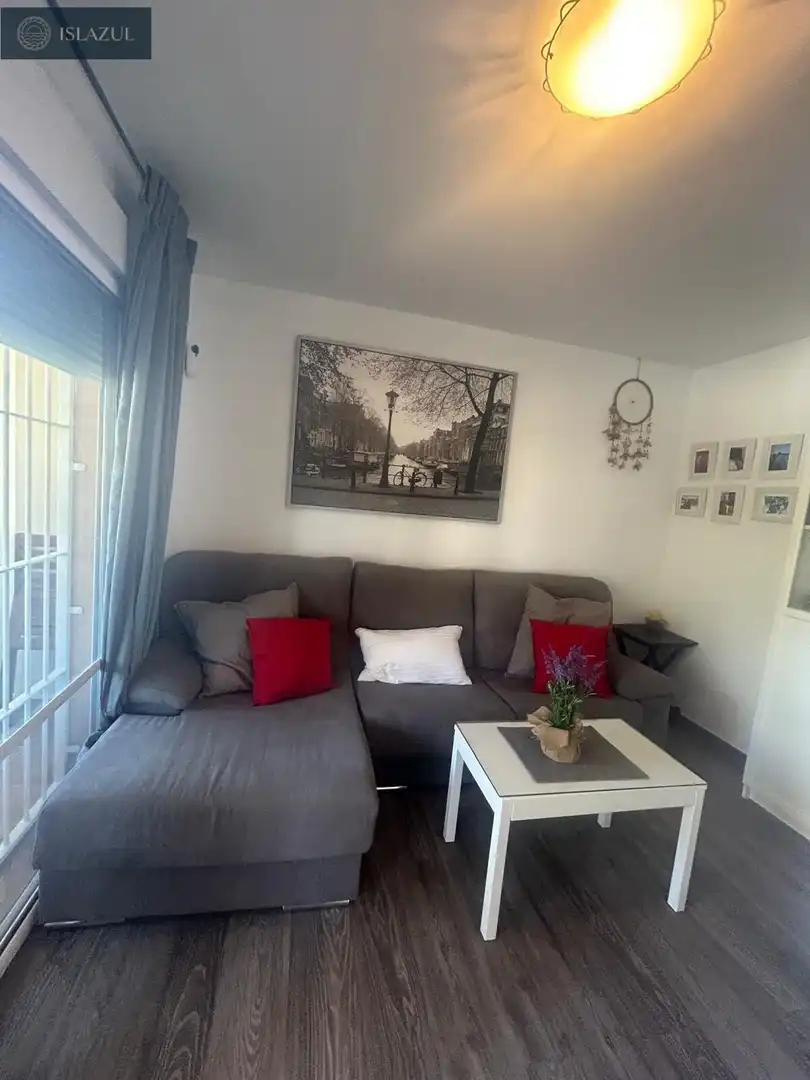 Sala d'estar de Apartament en venda en Isla Cristina amb Aire condicionat, Jardí privat i Terrassa