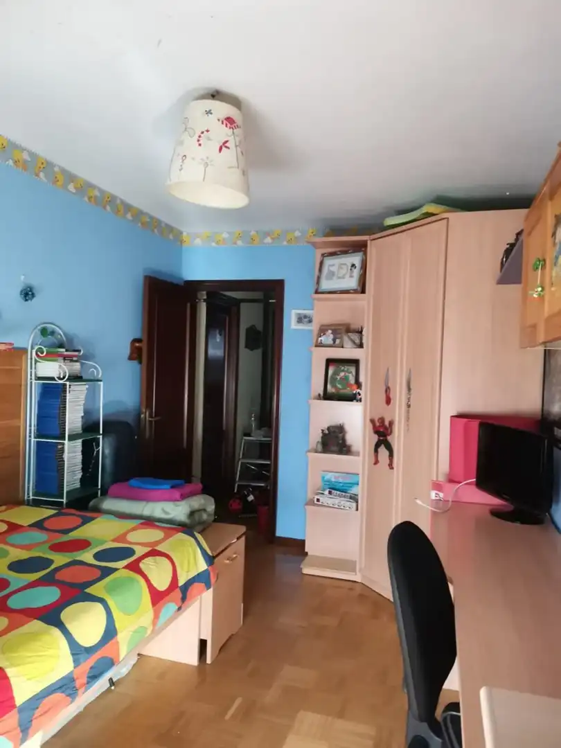Dormitori de Pis en venda en Gijón  amb Calefacció i Parquet