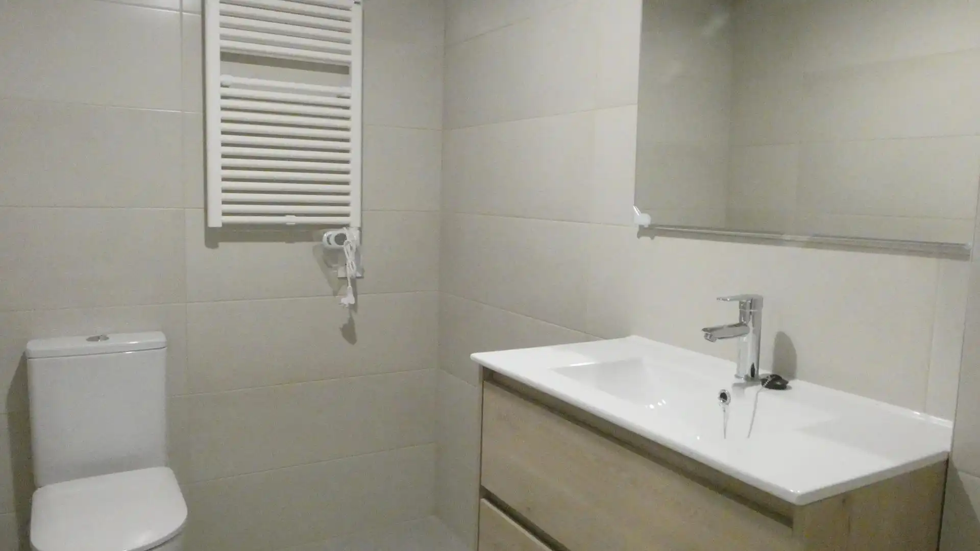Baño de Piso de alquiler en Utebo con Calefacción y Terraza