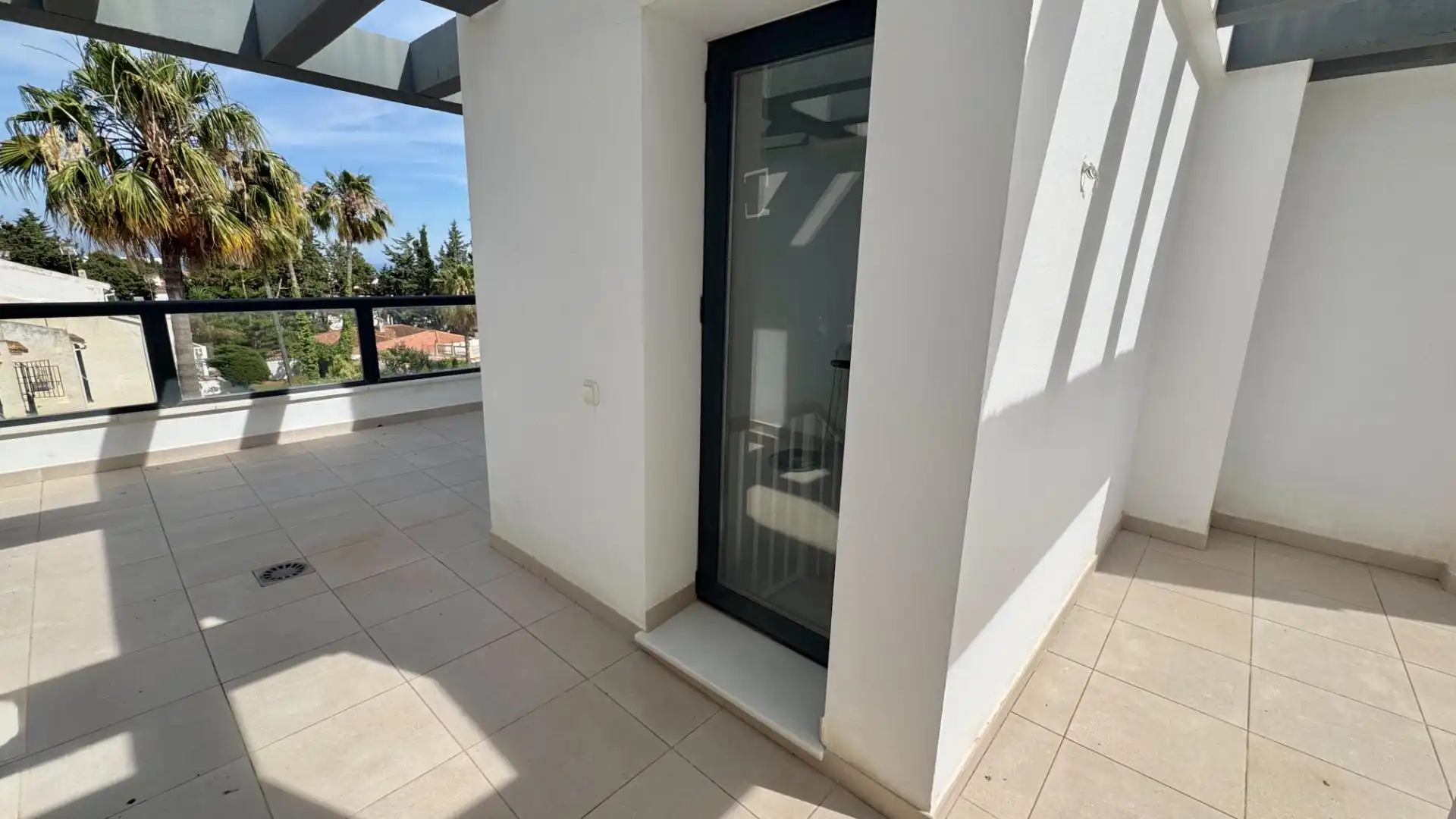 Terrassa de Casa adosada en venda en Torremolinos amb Aire condicionat, Calefacció i Jardí privat