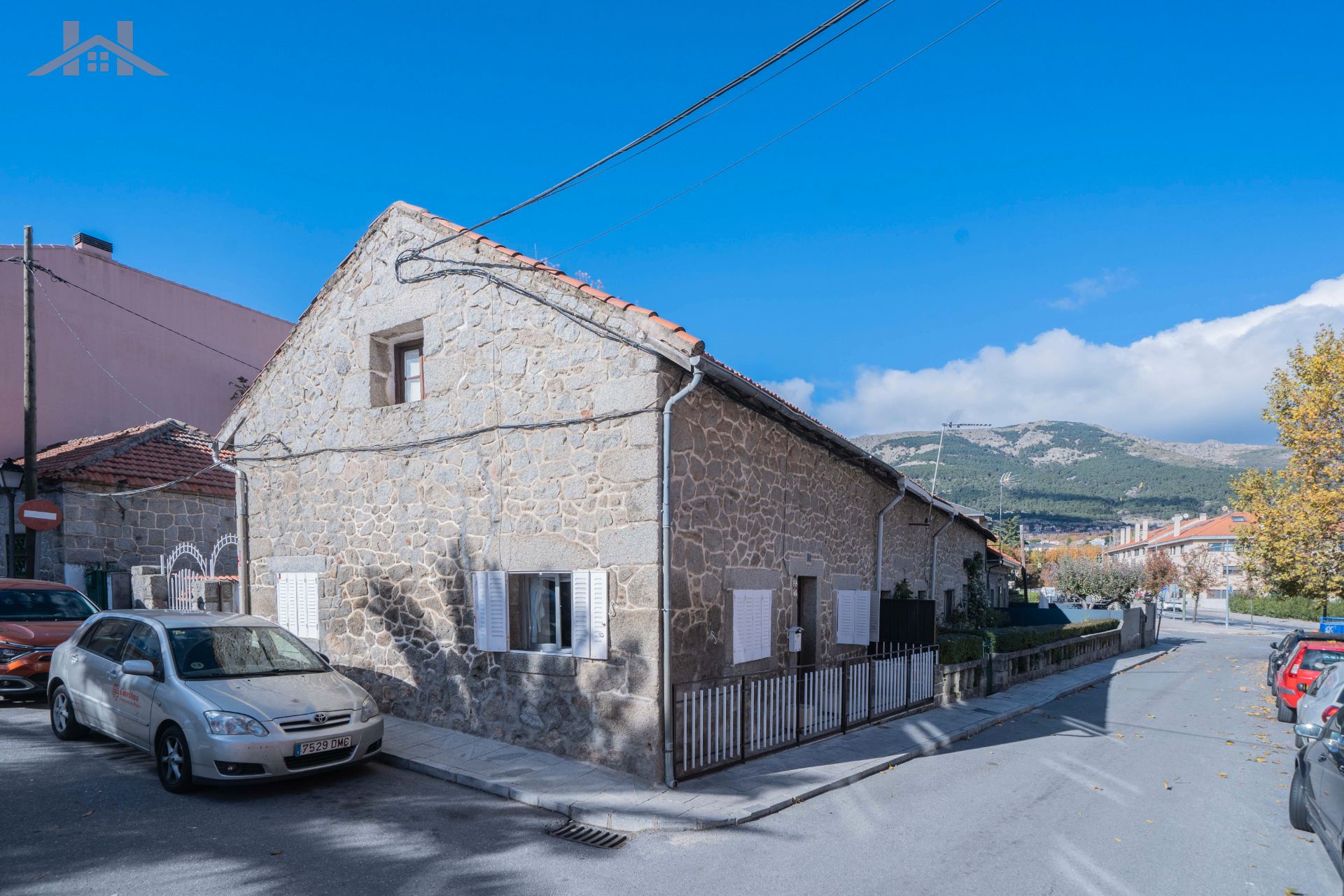 Exterior view of Single-family semi-detached for sale in El Escorial  with Heating, Private garden and Terrace