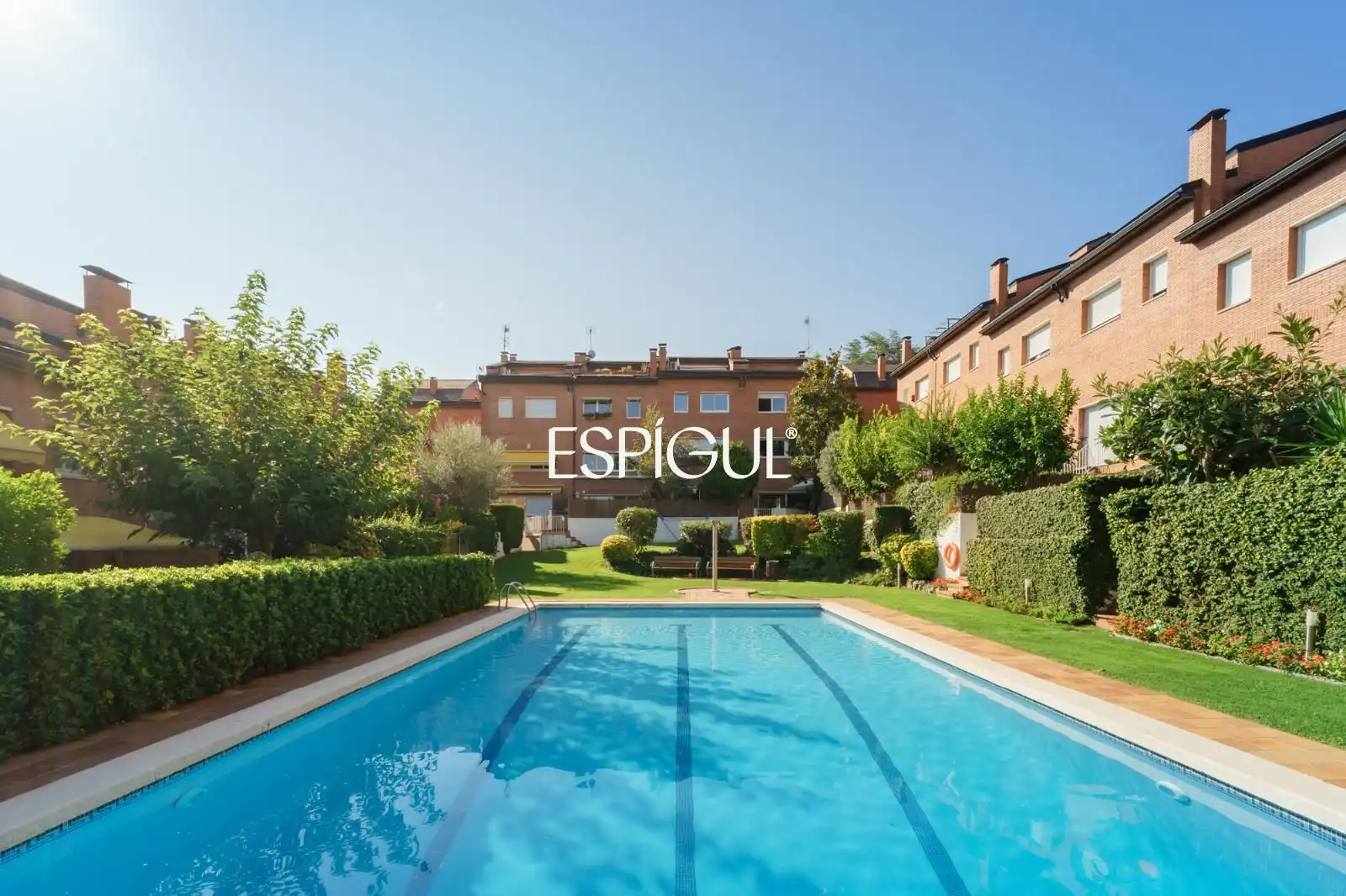 Piscina de Casa adosada en venta en Sant Cugat del Vallès con Aire acondicionado, Calefacción y Terraza