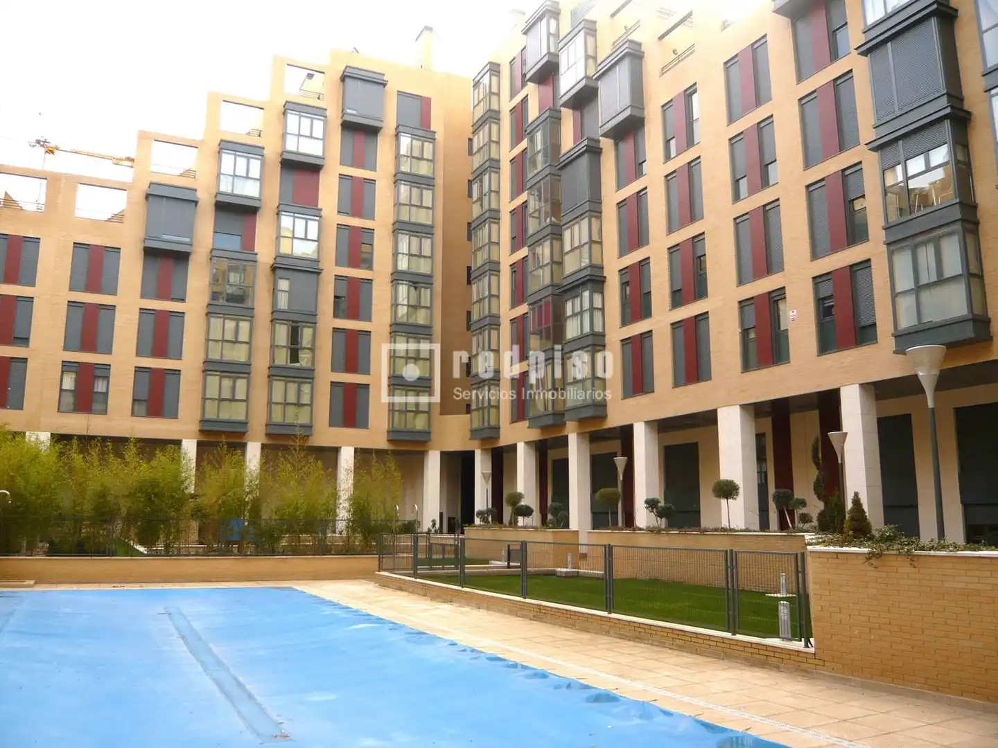 Vista exterior de Estudi en venda en Madrid amb Aire condicionat, Jardí privat i Traster