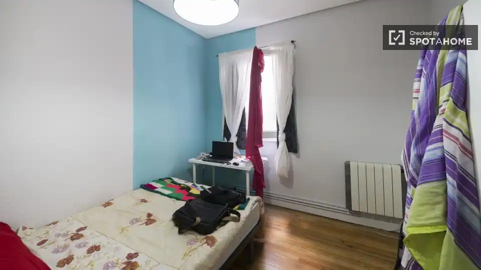 Bedroom of Flat for rent in Madrid  with Air Conditioner, Heating and Furnished
