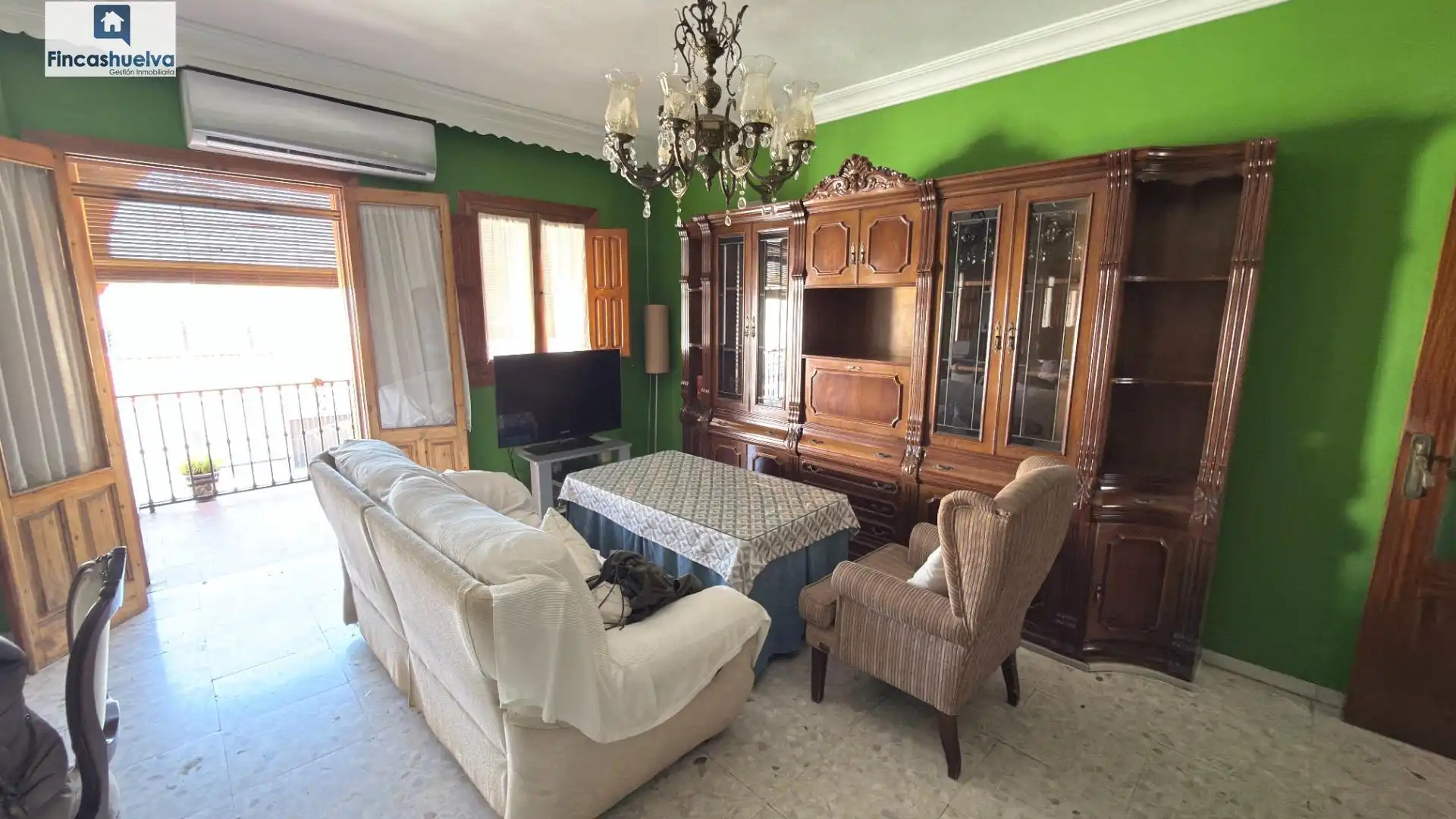 Sala d'estar de Casa adosada en venda en Palos de la Frontera amb Terrassa, Moblat i Balcó